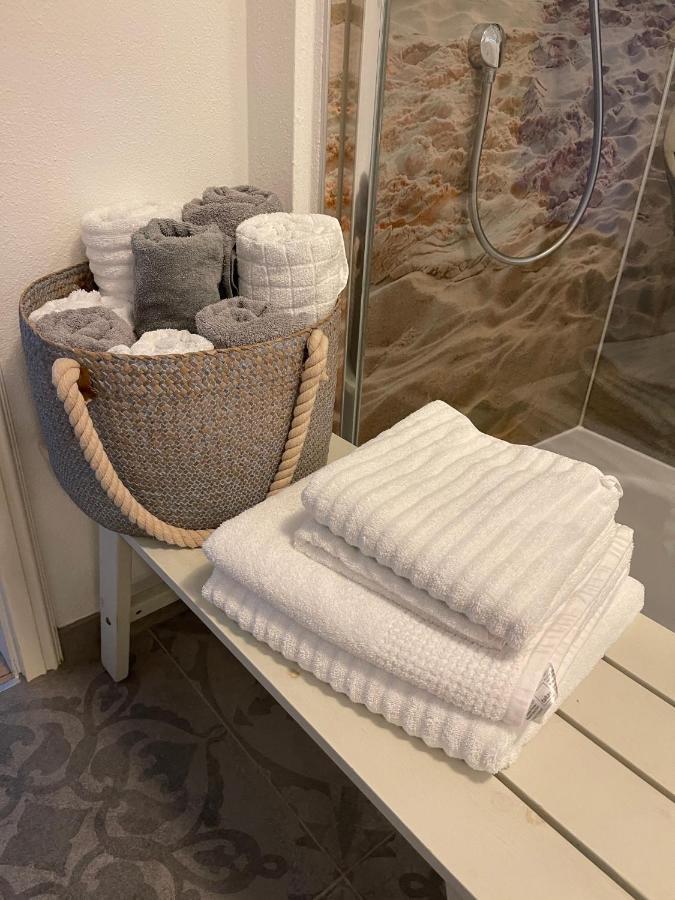 Appartment 53Qm Im Architektenhaus - 2 Schlafzimmer Mit Kueche Und Bad, Nur 2Min Von A8 - Ruhig Und Modern Irschenberg Exteriör bild